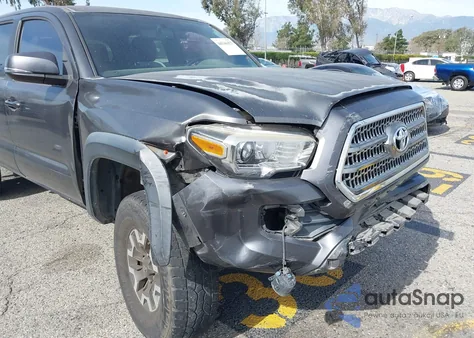 2017 Toyota Tacoma Trd Off Road z USA, uszkodzony, nr VIN 3TMAZ5CN4HM038824